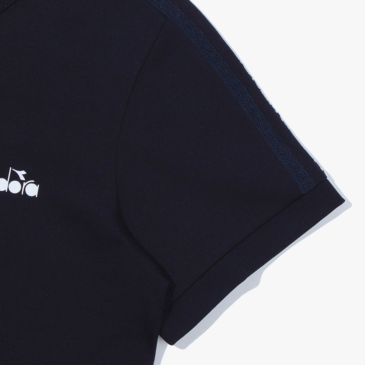 디아도라(diadora) 풋볼 무드 슬림 반팔 티셔츠 우먼 NAVY