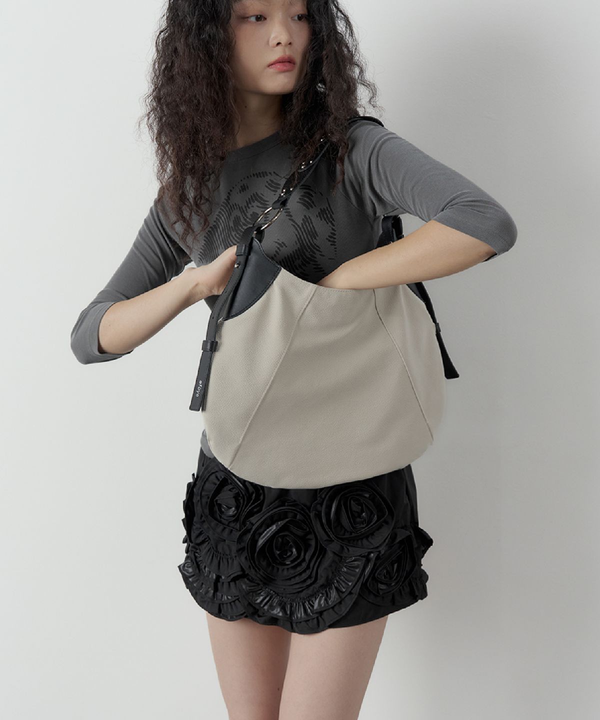 아포이(AFOYE) Ova Bag / Ivory Suede