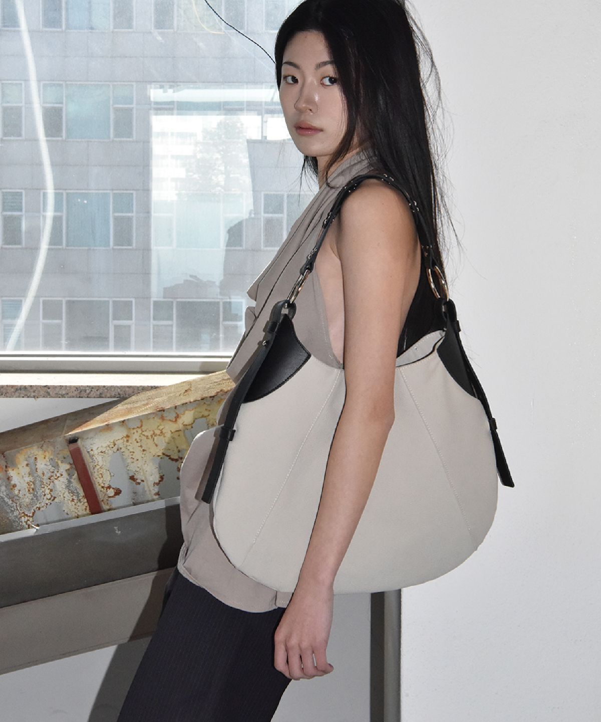 아포이(AFOYE) Ova Bag / Ivory Suede