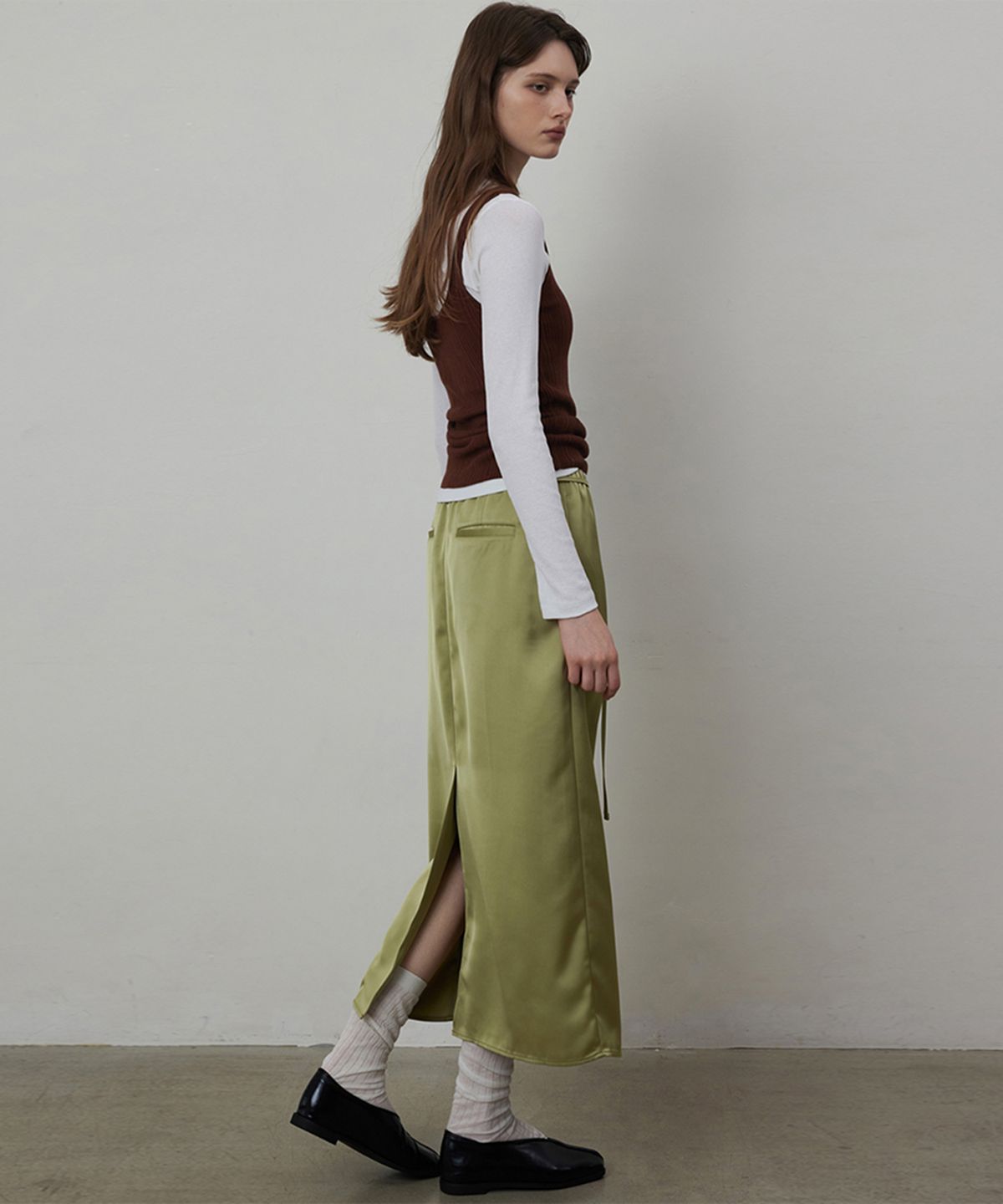 퀸스래빗(Q'SRB) Fleur Satin Banded Tuck Long Skirt