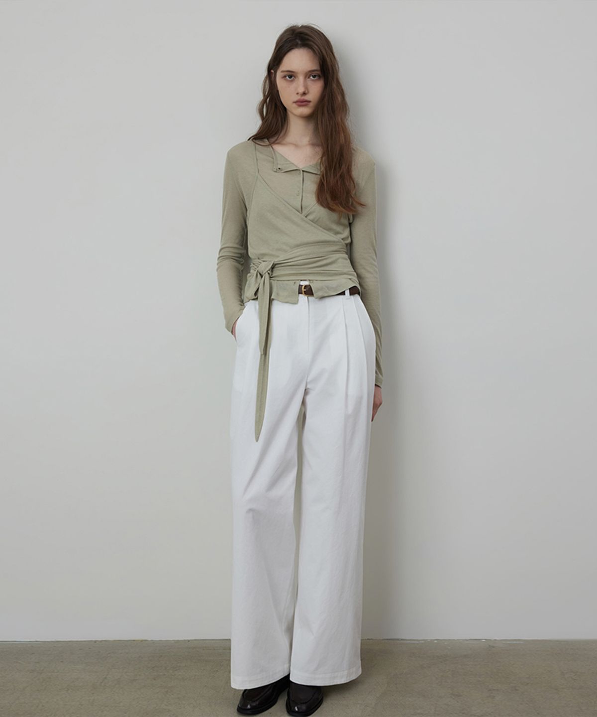 퀸스래빗(Q'SRB) Aiden Cotton Chino Tuck Trousers