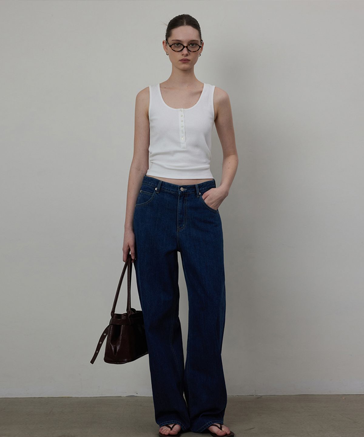 퀸스래빗(Q'SRB) Fine Ribbed Button Sleeveless Top
