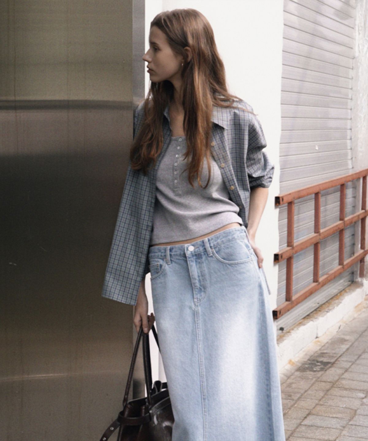 퀸스래빗(Q'SRB) Fine Ribbed Button Sleeveless Top