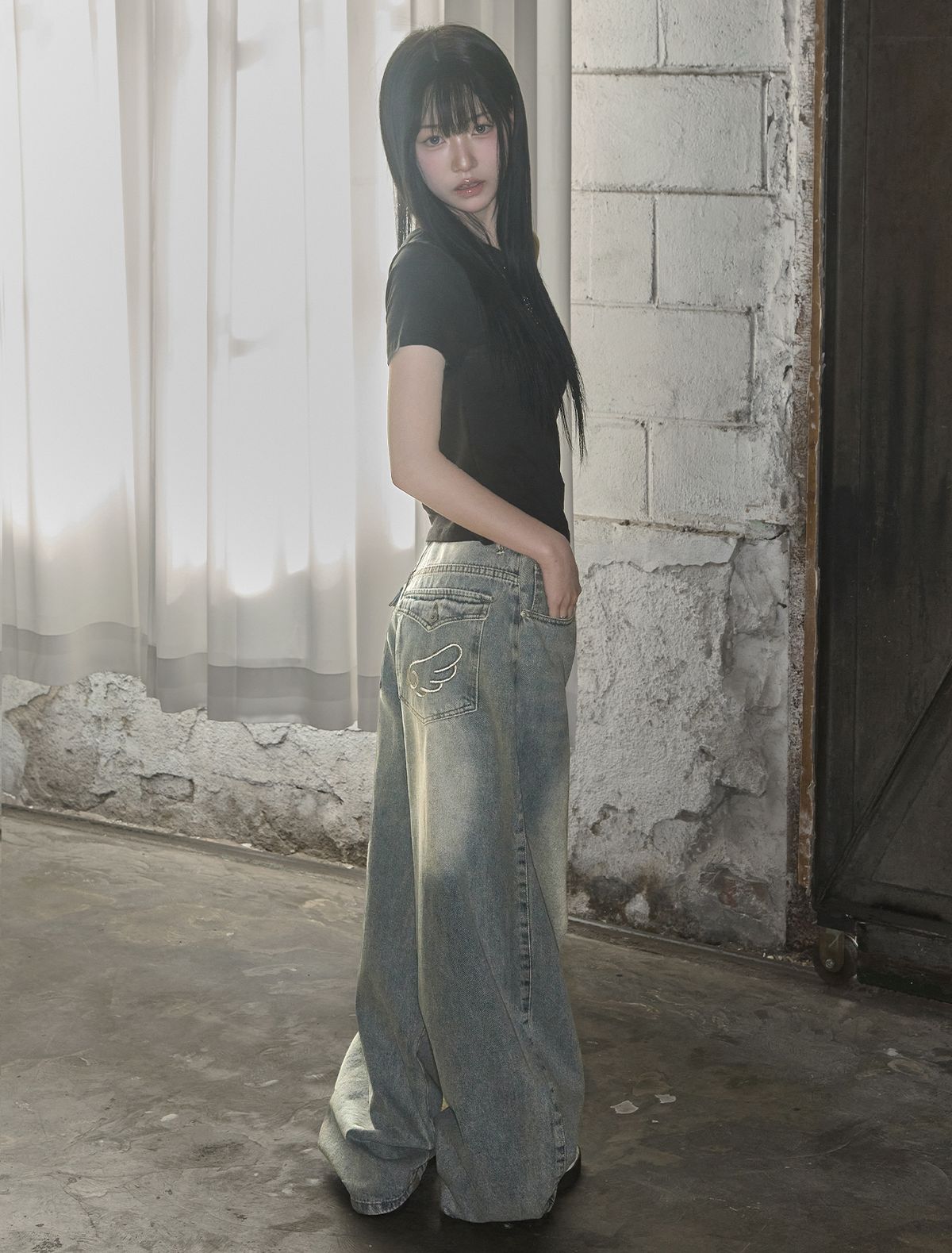 루프(LOOXP) 엔젤 윙 워싱 백포켓 벌룬 와이드 데님 팬츠 연청