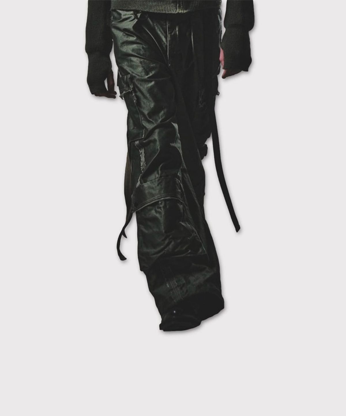 마이너스(MINUS) Slash Seam Twist Cargo Pants(PIGMENT DYED MOLESKIN) - OLIVE