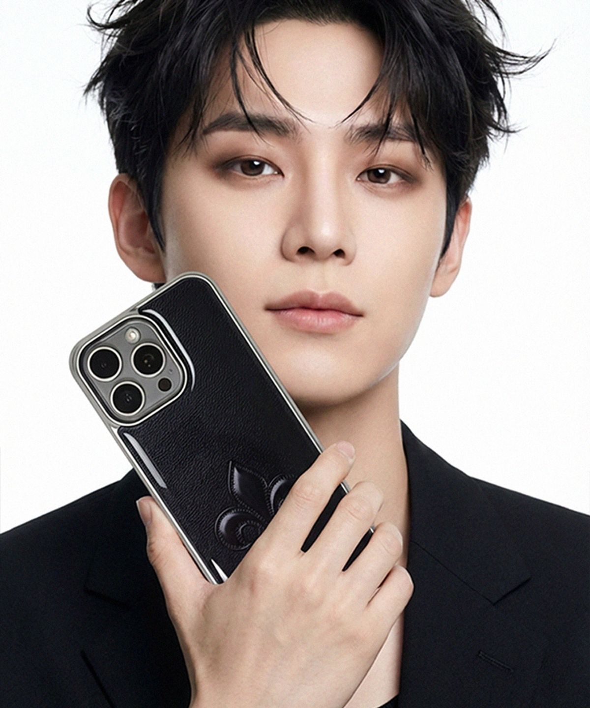 메모리즈바운더리(MEMORIESBOUNDARY) AETERNA Sacred Fleur de Lis Graphic Phone Case (Black)(SV_Epoxy/MagSafe Glass)