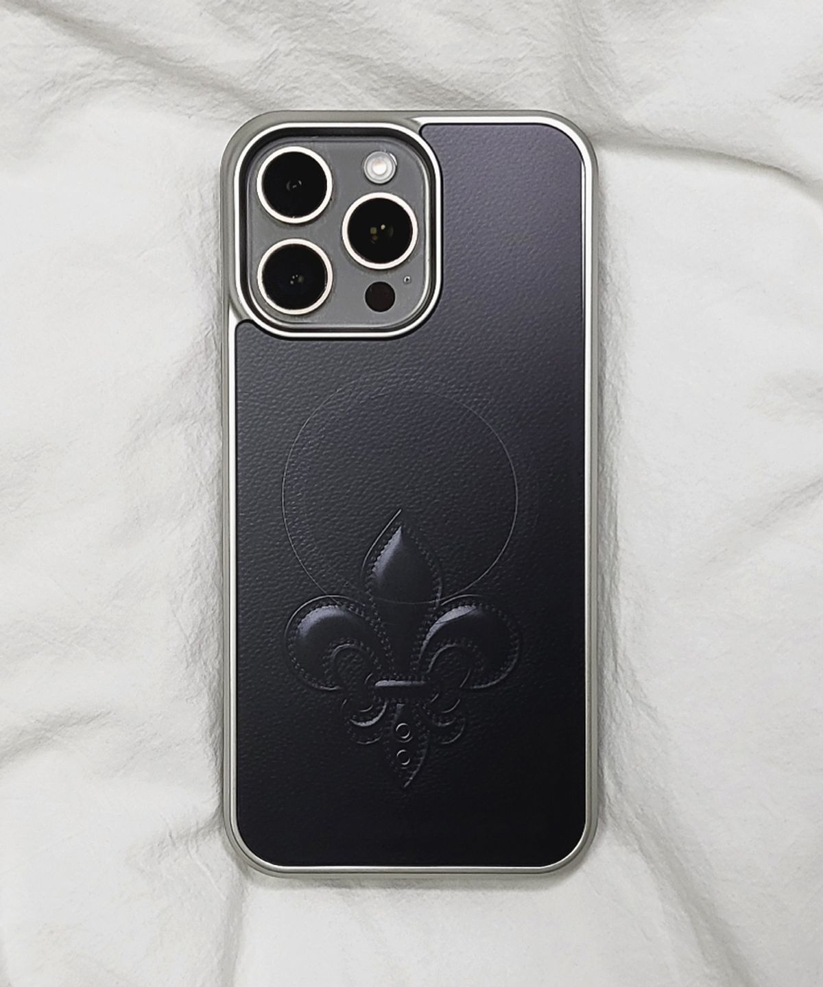 메모리즈바운더리(MEMORIESBOUNDARY) AETERNA Sacred Fleur de Lis Graphic Phone Case (Black)(SV_Epoxy/MagSafe Glass)