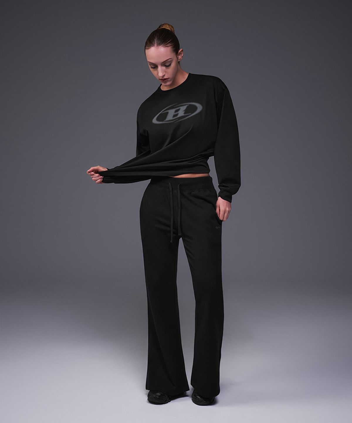 본투윈(BORN TO WIN) W SILVER B BOOTS CUT SWEAT PANTS [BLACK]
