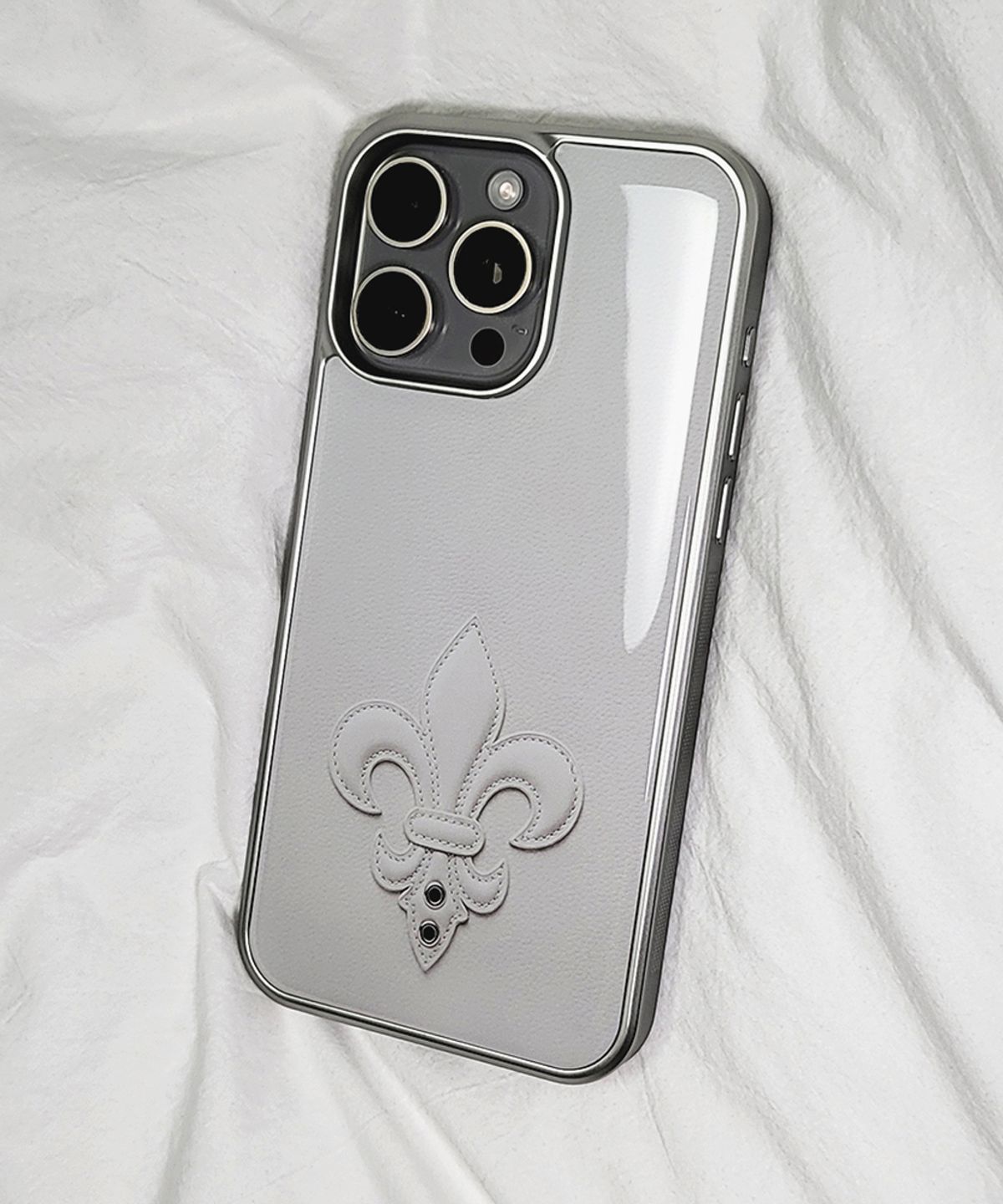 메모리즈바운더리(MEMORIESBOUNDARY) AETERNA Sacred Fleur de Lis Graphic Phone Case (Cloud)(SV_Epoxy/MagSafe Glass)