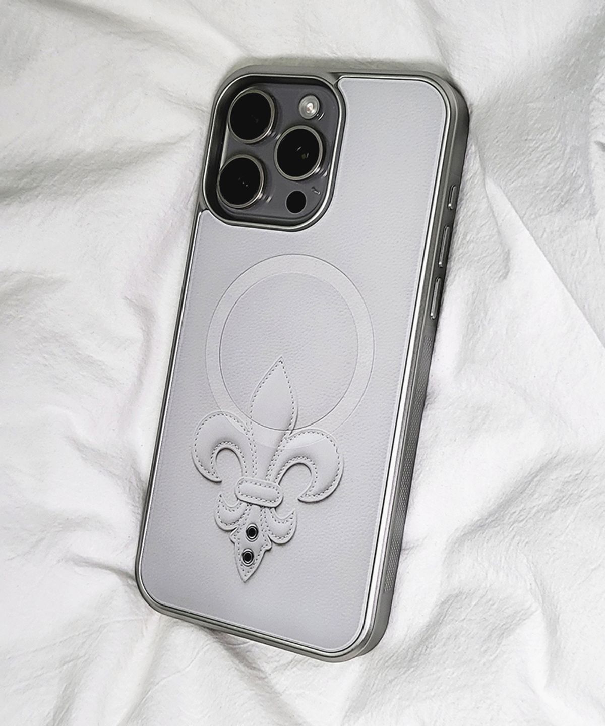 메모리즈바운더리(MEMORIESBOUNDARY) AETERNA Sacred Fleur de Lis Graphic Phone Case (Cloud)(SV_Epoxy/MagSafe Glass)