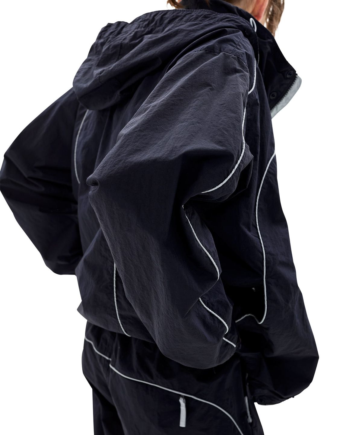 썬러브투어(SUNLOVETOUR) Crescent Windbreaker Navy