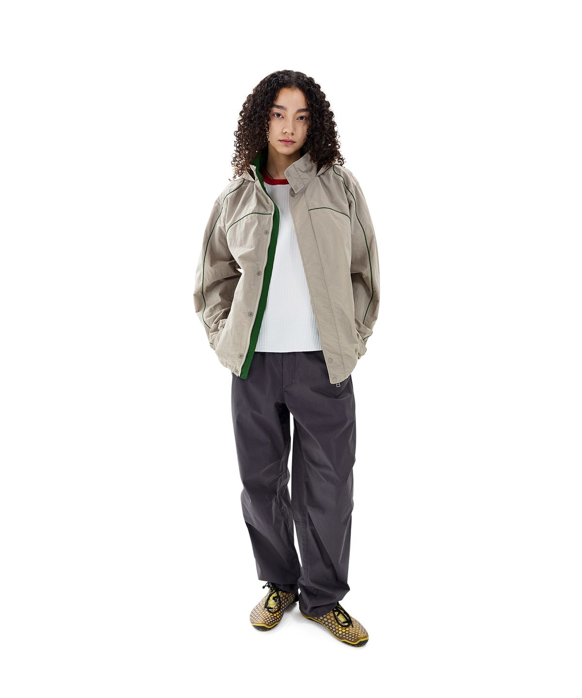 썬러브투어(SUNLOVETOUR) Crescent Windbreaker Stone