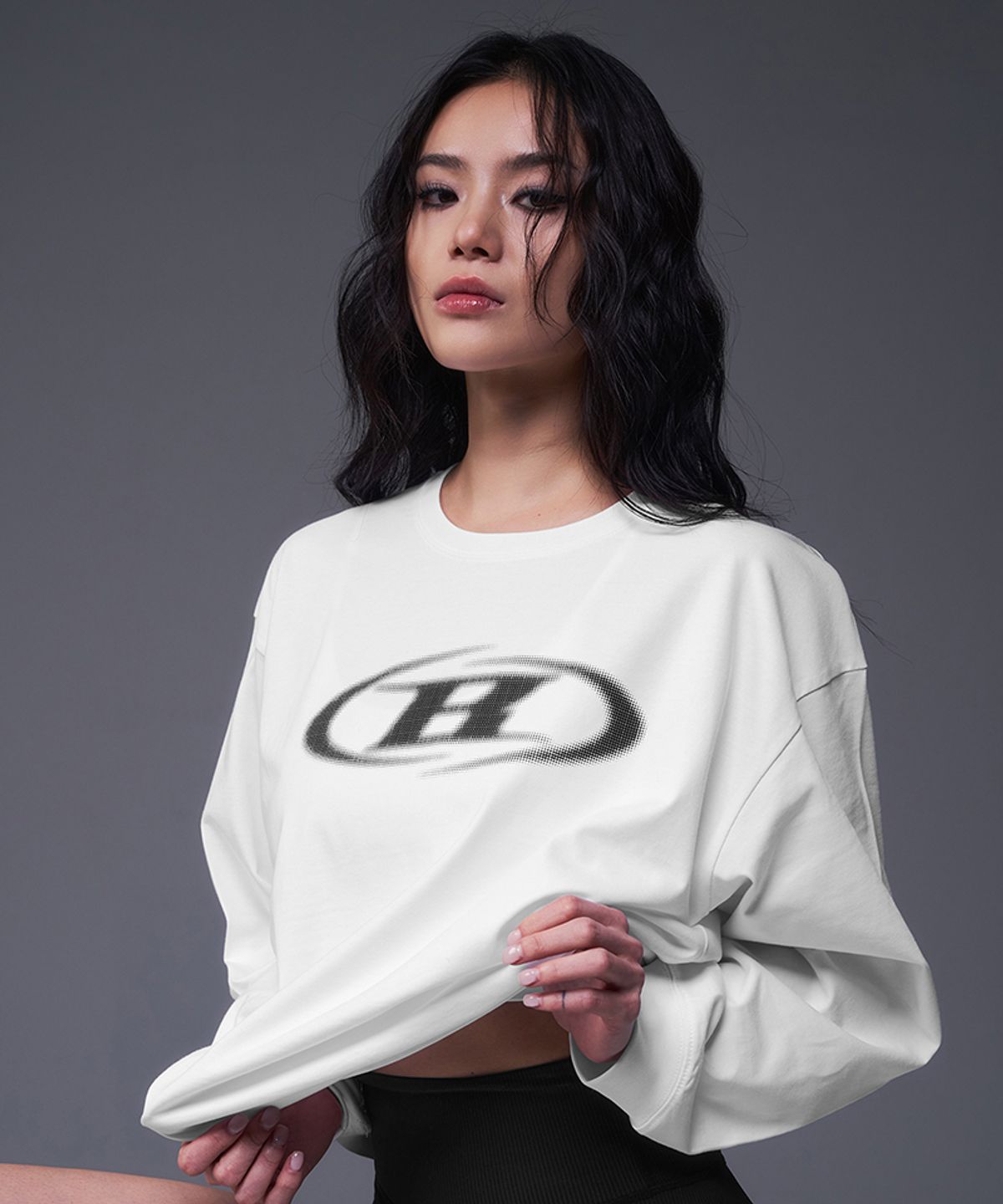 본투윈(BORN TO WIN) W HALFTONE LOGO OVER FIT LONG SLEEVE [WHITE]