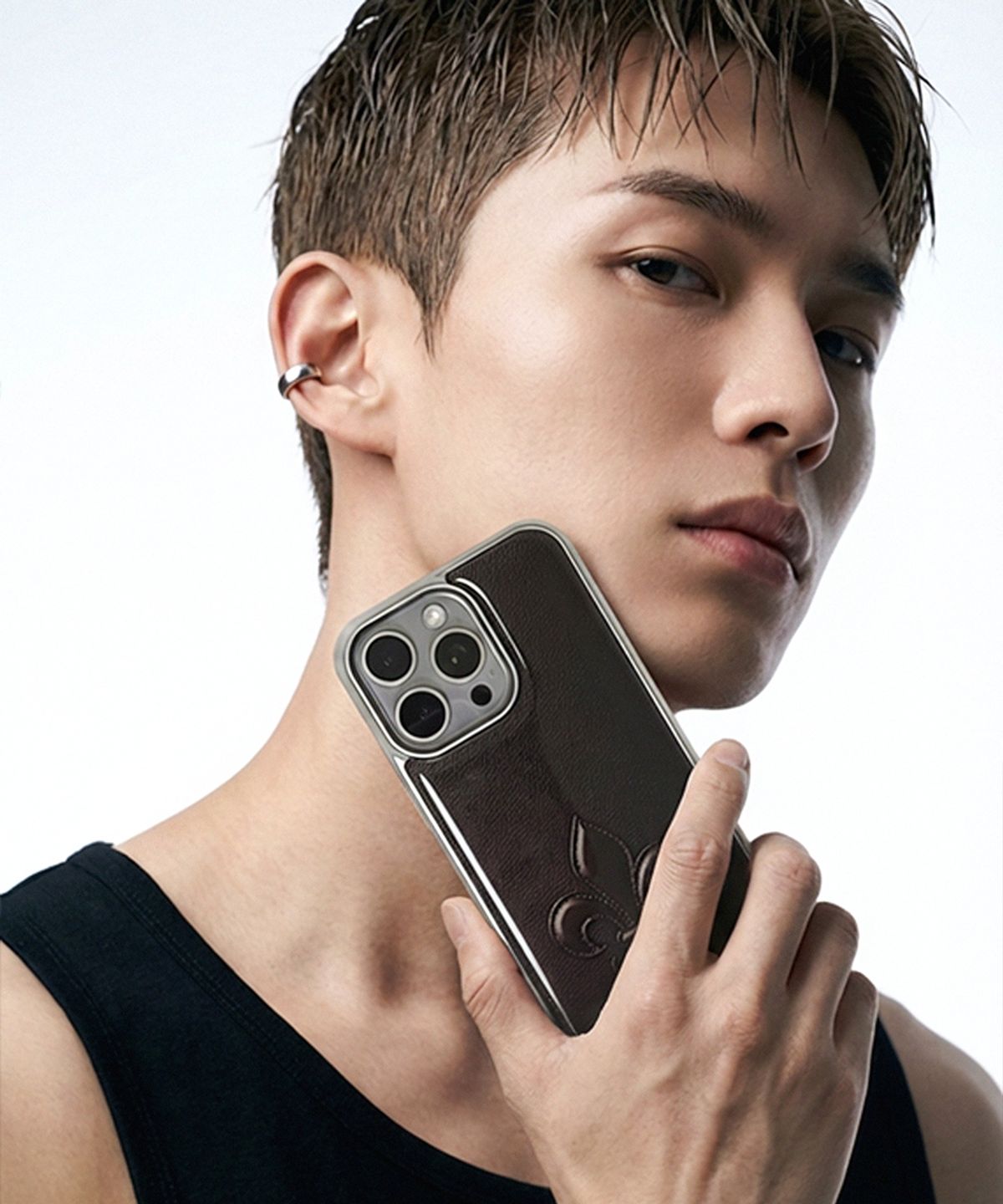 메모리즈바운더리(MEMORIESBOUNDARY) AETERNA Sacred Fleur de Lis Graphic Phone Case (Brown)(SV_Epoxy/MagSafe Glass)