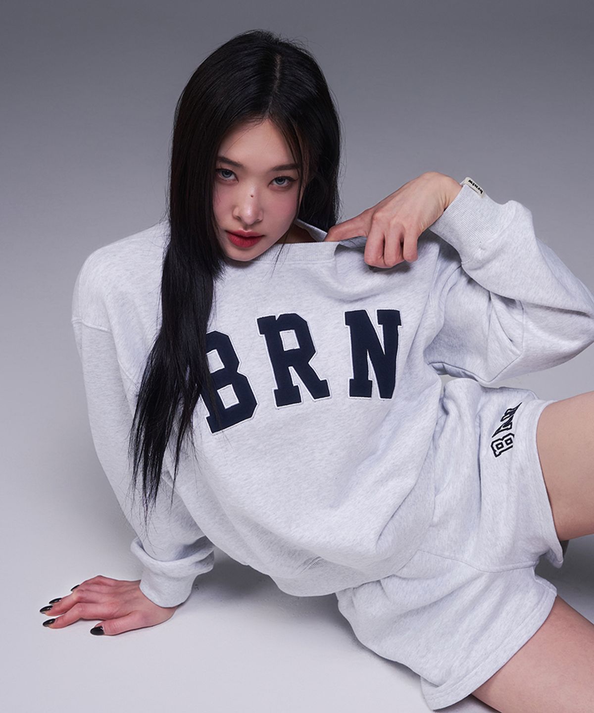 본투윈(BORN TO WIN) W BRN RELAX FIT SWEATSHIRTS [WHITE MELANGE]