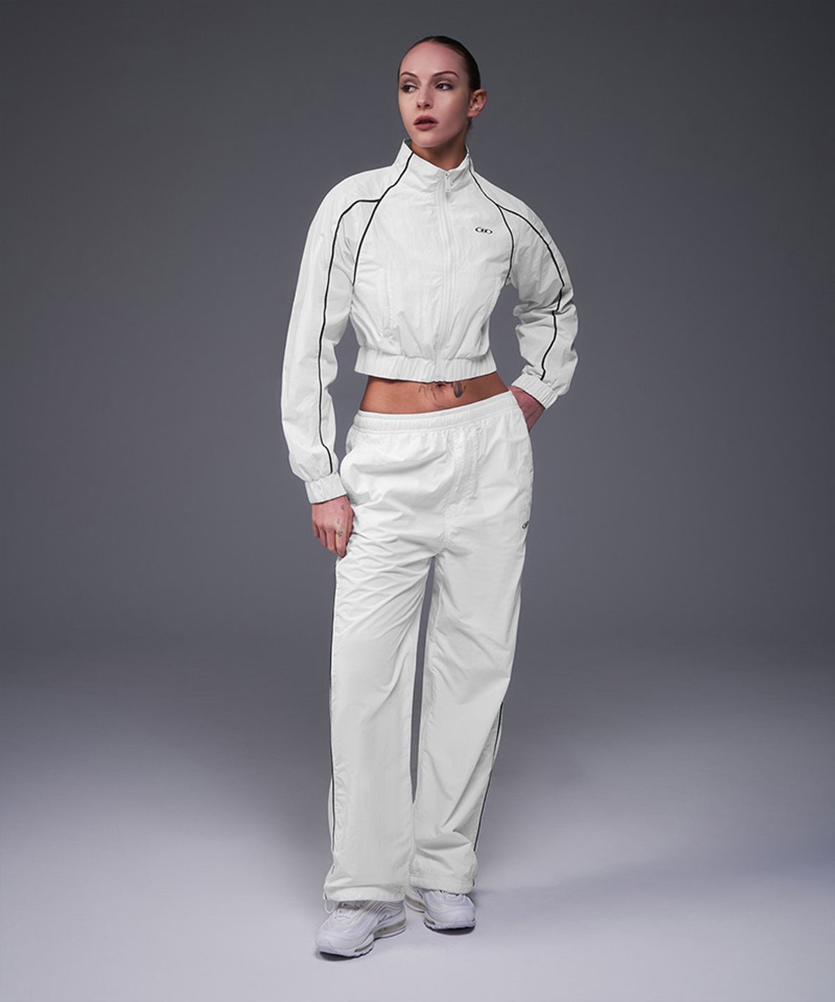 본투윈(BORN TO WIN) W PIPING LINE WIND SHELL JACKET [WHITE]