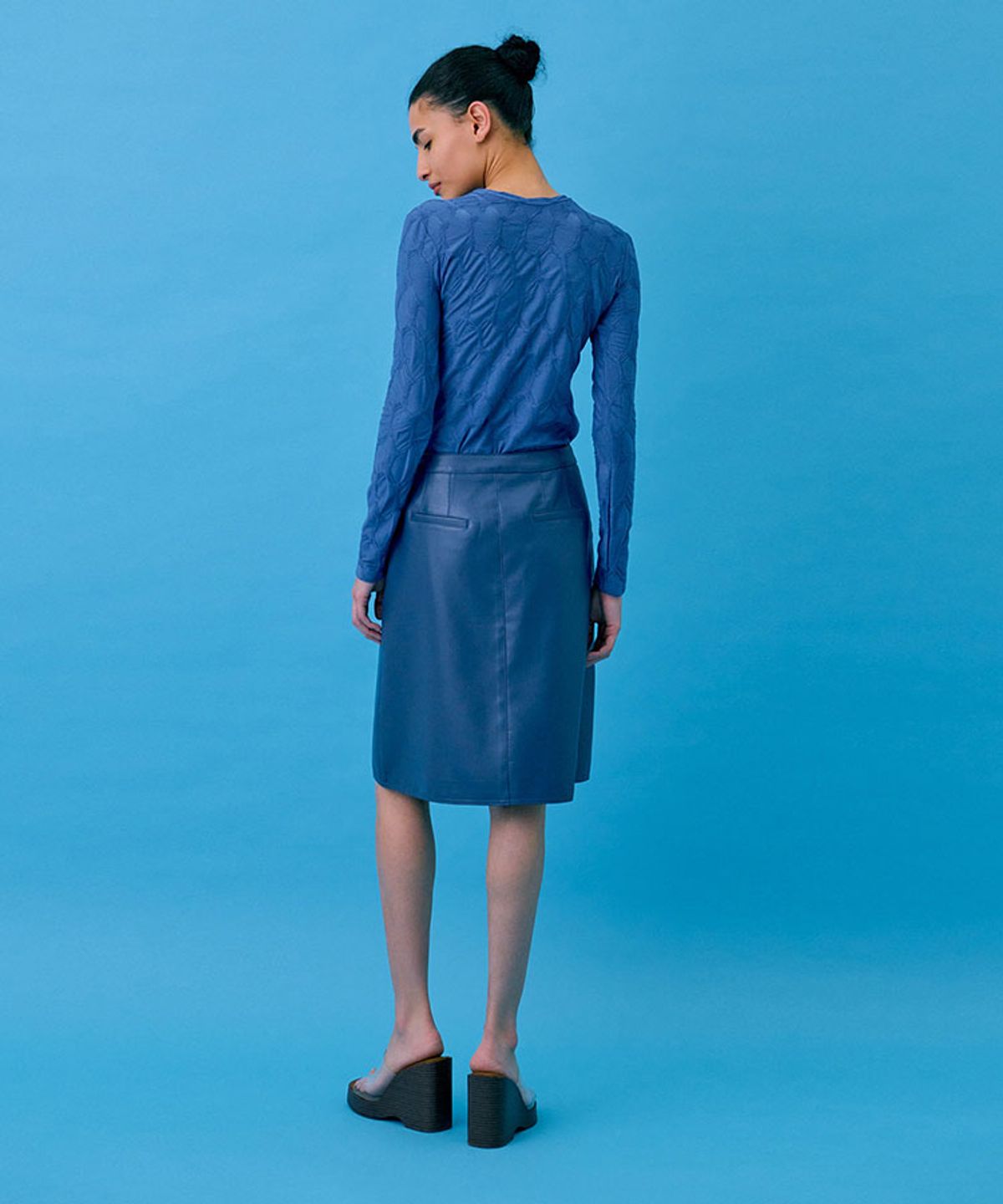 분더캄머(WNDERKAMMER) Midi Leather Skirt_Blue(미디 가죽 스커트_블루)