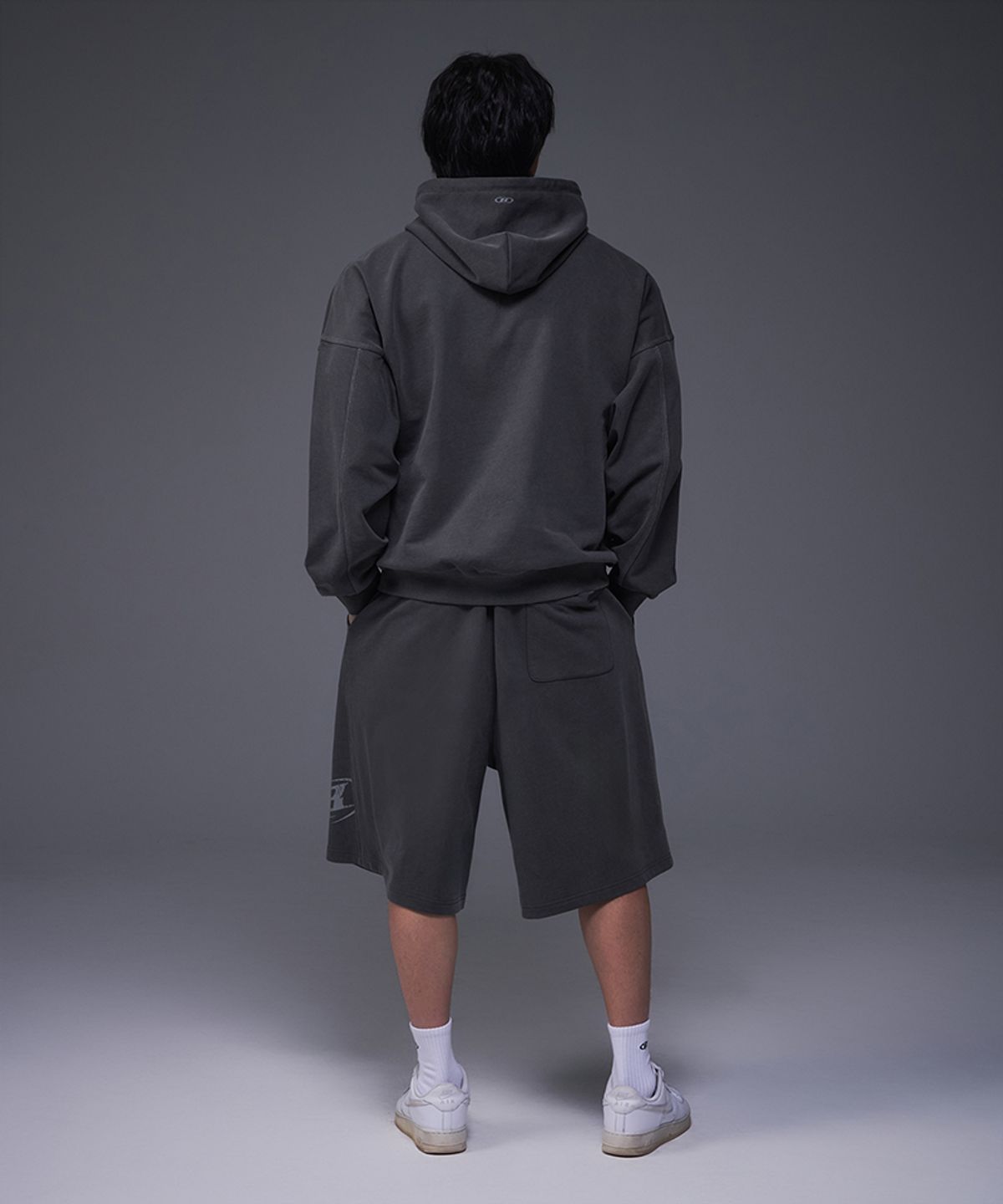 본투윈(BORN TO WIN) 85 PIGMENT BERMUDA PANTS [CHARCOAL]