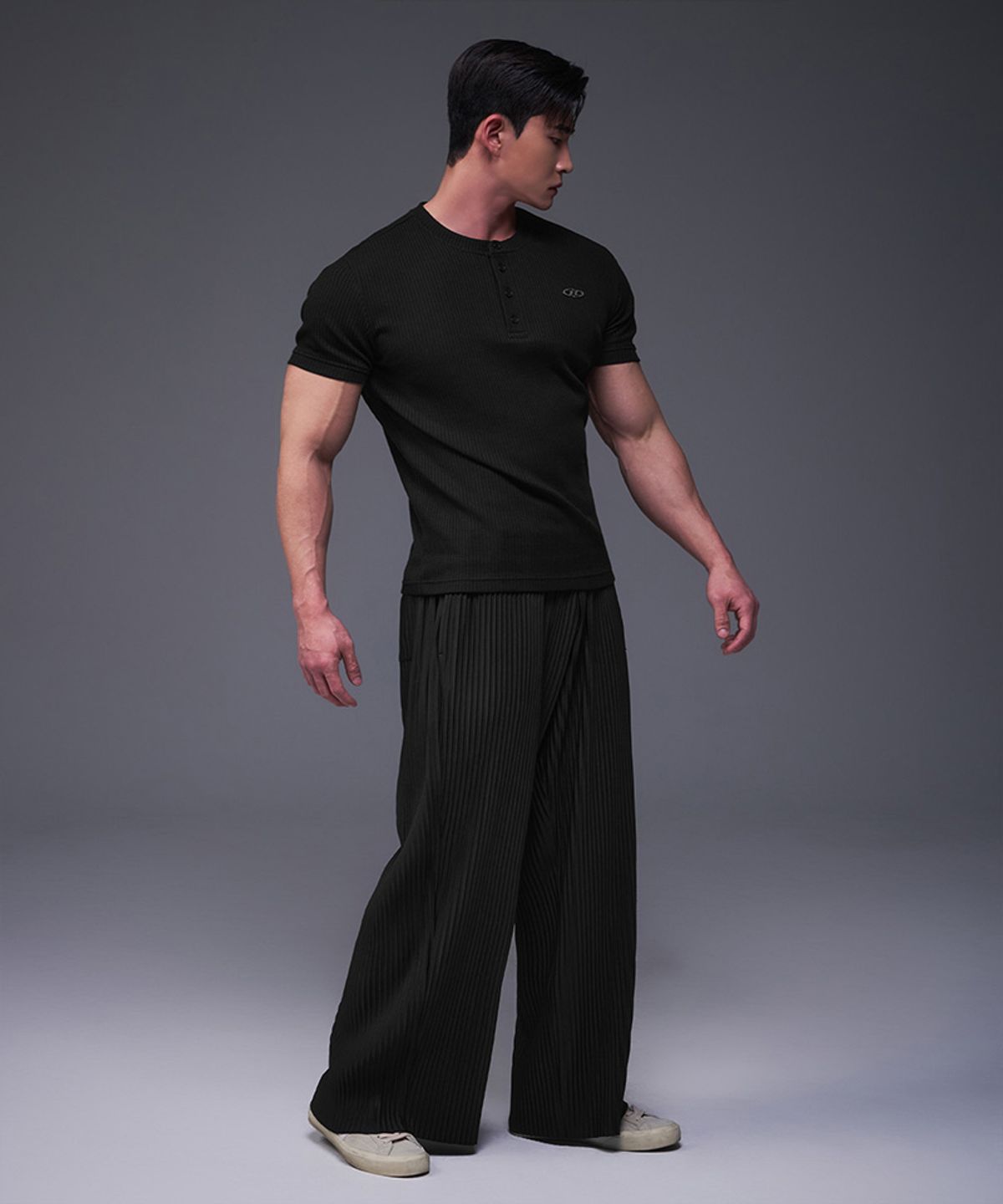 본투윈(BORN TO WIN) B PENDANT PLEATS PANTS [BLACK]