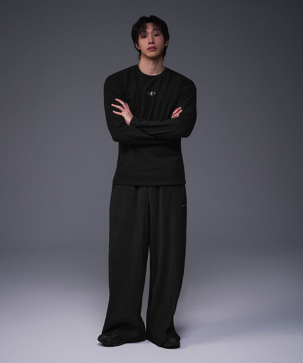본투윈(BORN TO WIN) B PENDANT PLEATS PANTS [BLACK]