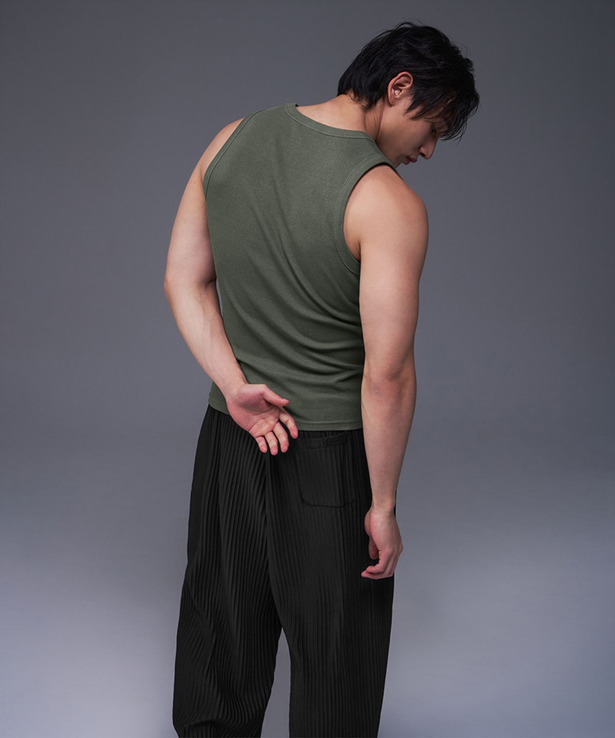 본투윈(BORN TO WIN) B PENDANT PIGMENT RIBBED SLEEVELESS [KHAKI]