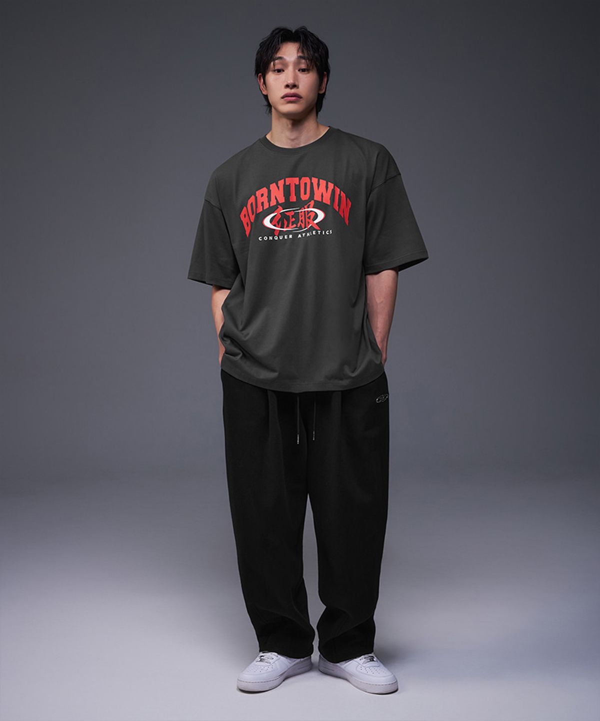 본투윈(BORN TO WIN) CONQUER ATHLETICS SEMI OVER FIT T-SHIRTS [CHARCOAL]