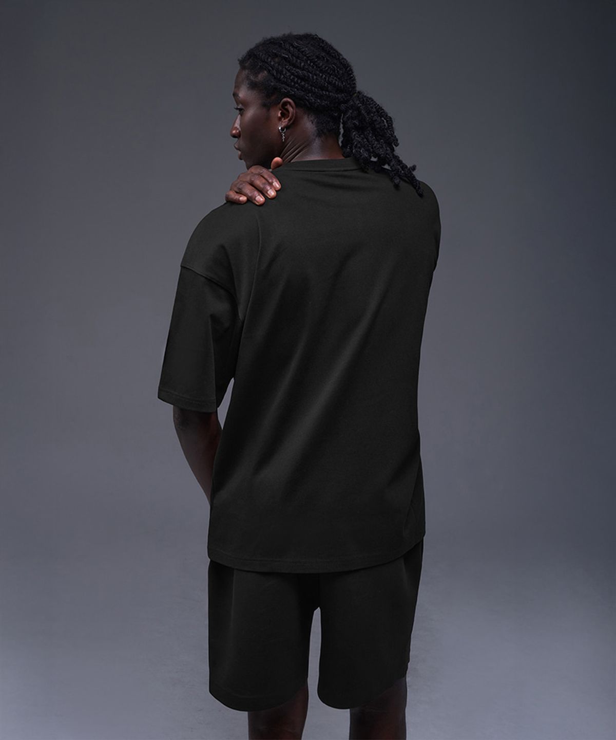 본투윈(BORN TO WIN) CONQUER ATHLETICS SEMI OVER FIT T-SHIRTS [BLACK]