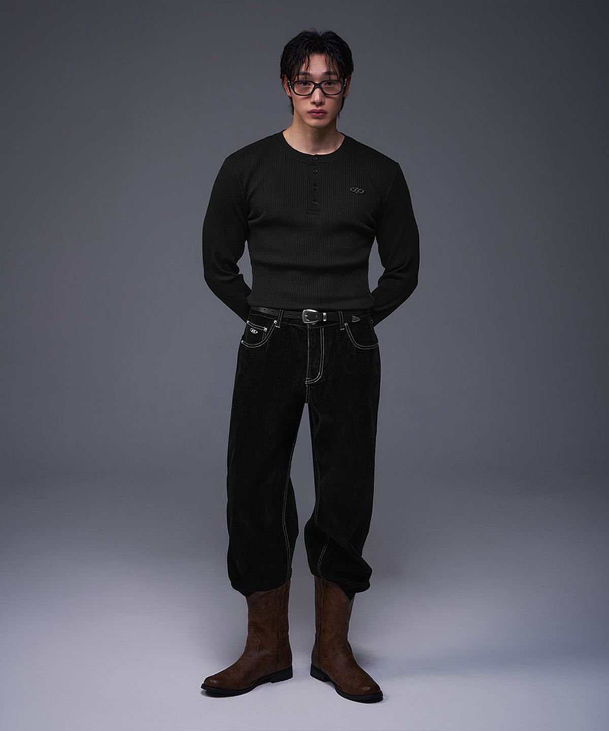 본투윈(BORN TO WIN) B PENDANT HENRY NECK MUSCLE FIT LONG SLEEVE [BLACK]