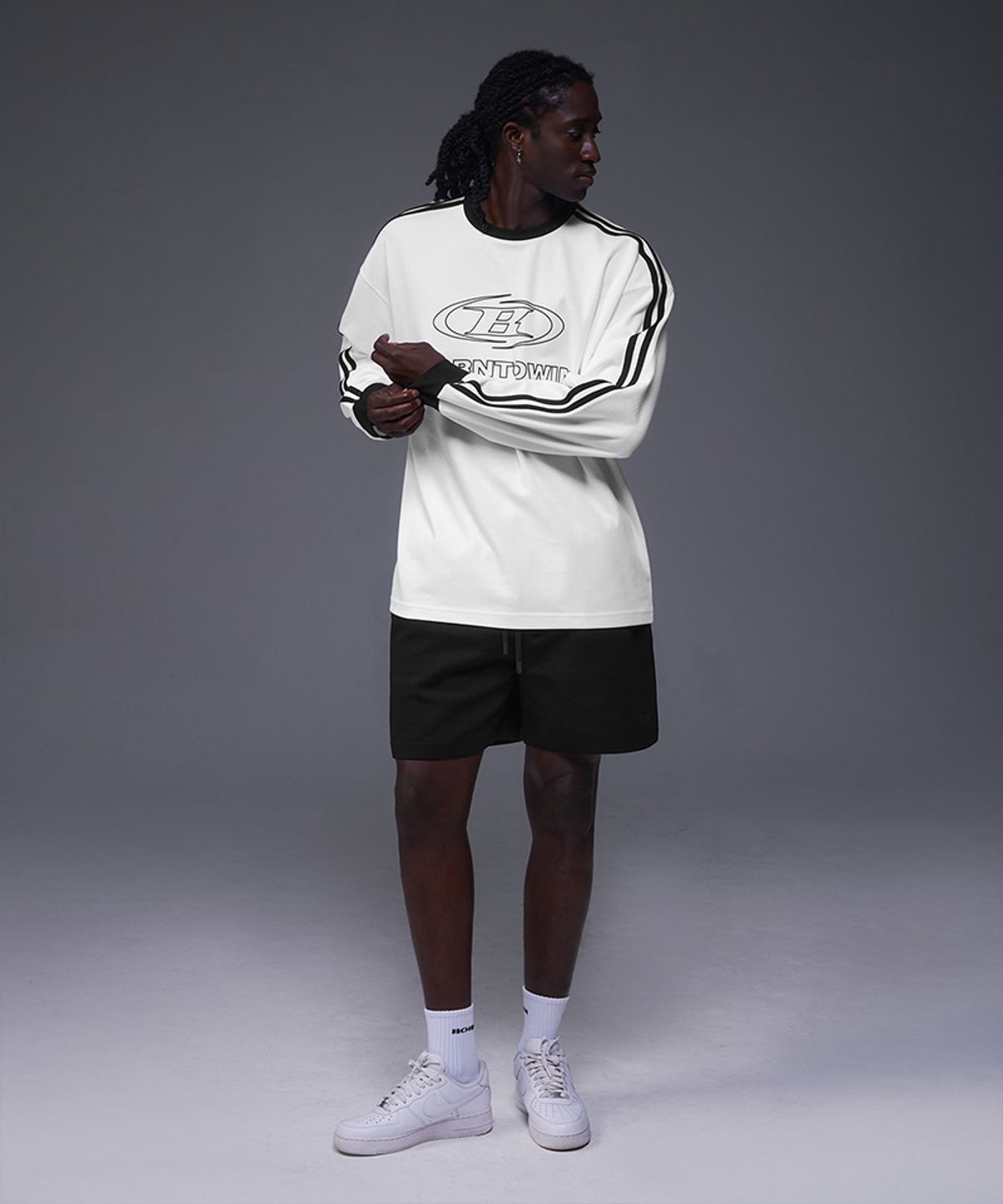 본투윈(BORN TO WIN) SYMBOL LOGO TRACK LONG SLEEVE [WHITE]