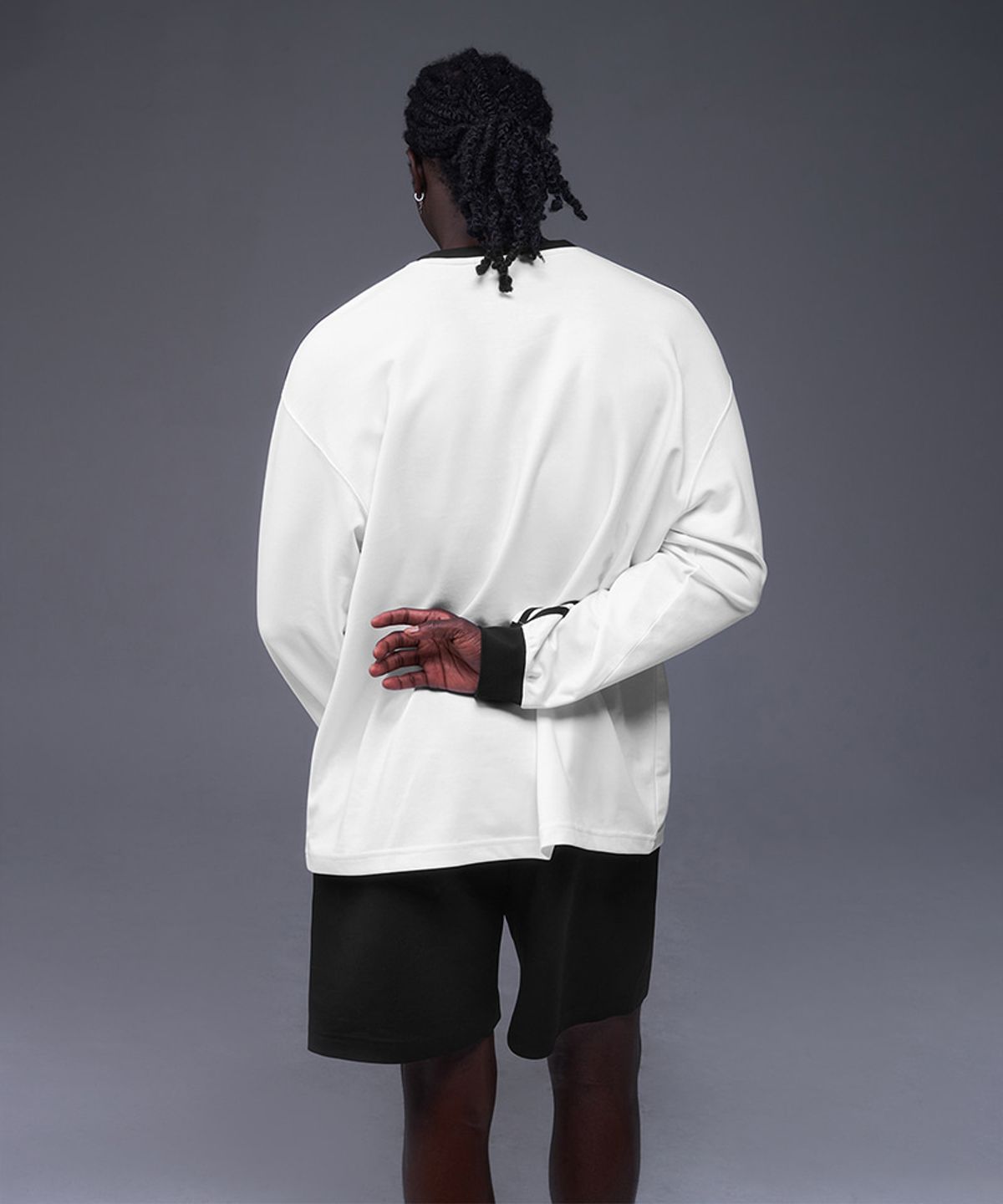 본투윈(BORN TO WIN) SYMBOL LOGO TRACK LONG SLEEVE [WHITE]