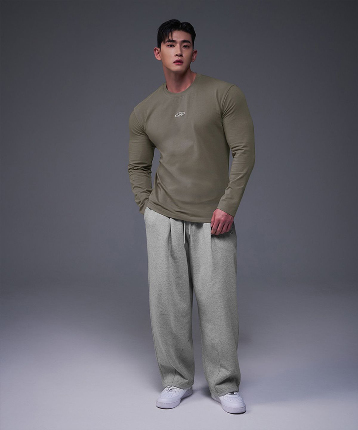 본투윈(BORN TO WIN) SILVER B LOGO MUSCLE FIT LONG SLEEVE [KHAKI]
