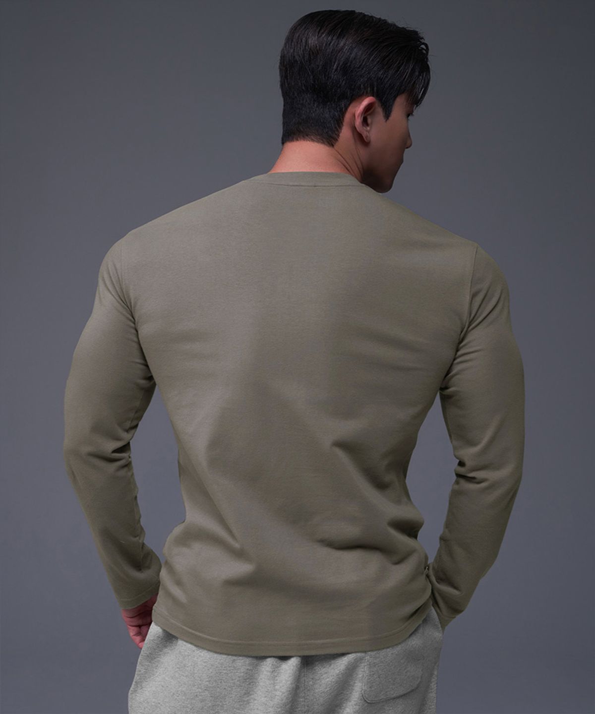 본투윈(BORN TO WIN) SILVER B LOGO MUSCLE FIT LONG SLEEVE [KHAKI]