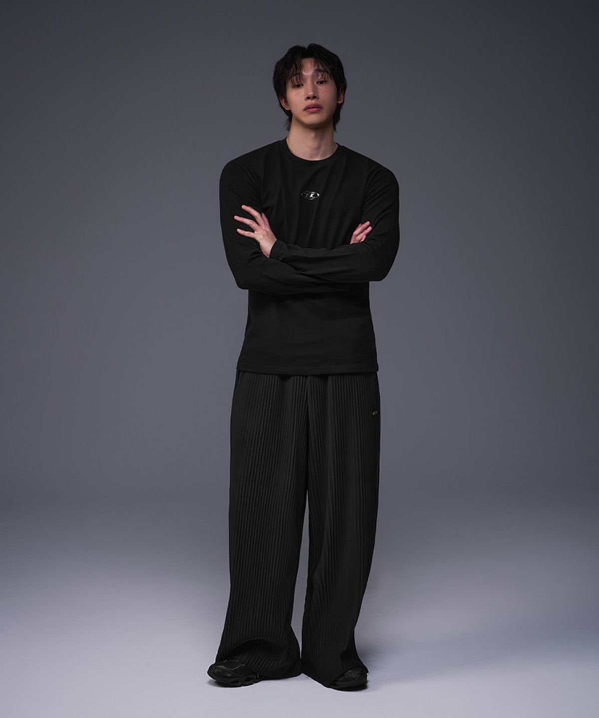 본투윈(BORN TO WIN) SILVER B LOGO MUSCLE FIT LONG SLEEVE [BLACK]