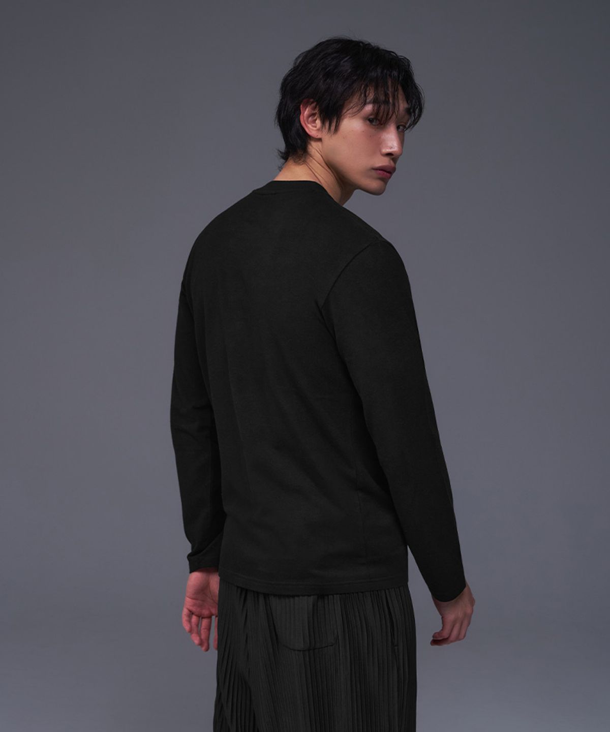 본투윈(BORN TO WIN) SILVER B LOGO MUSCLE FIT LONG SLEEVE [BLACK]