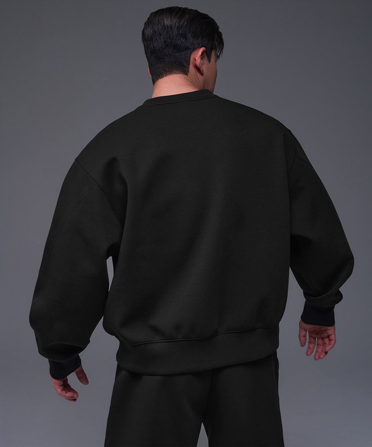 본투윈(BORN TO WIN) SYMBOL B TECH CREWNECK [BLACK]