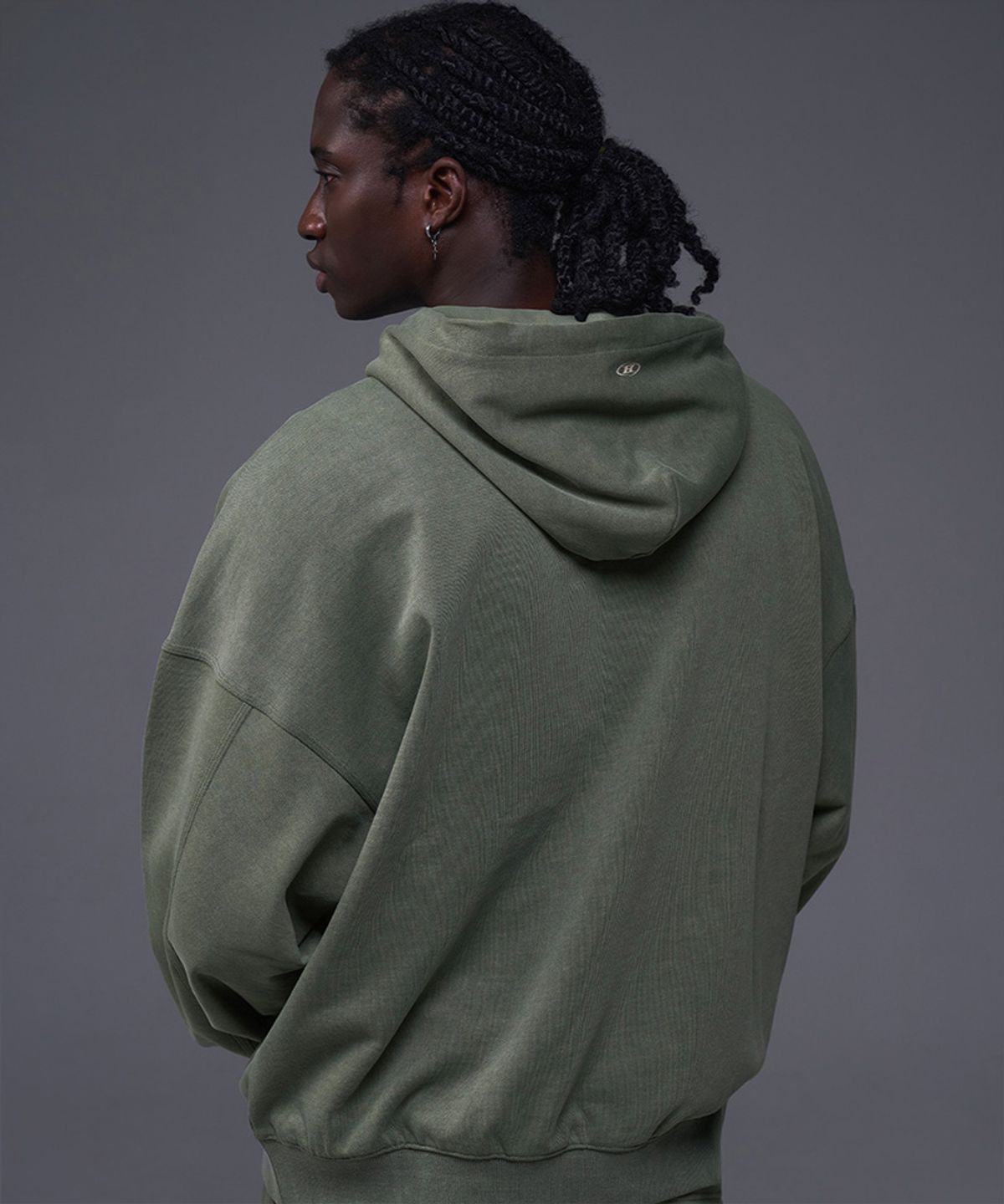 본투윈(BORN TO WIN) 85 PIGMENT SEMI OVER FIT HOODIE [KHAKI]