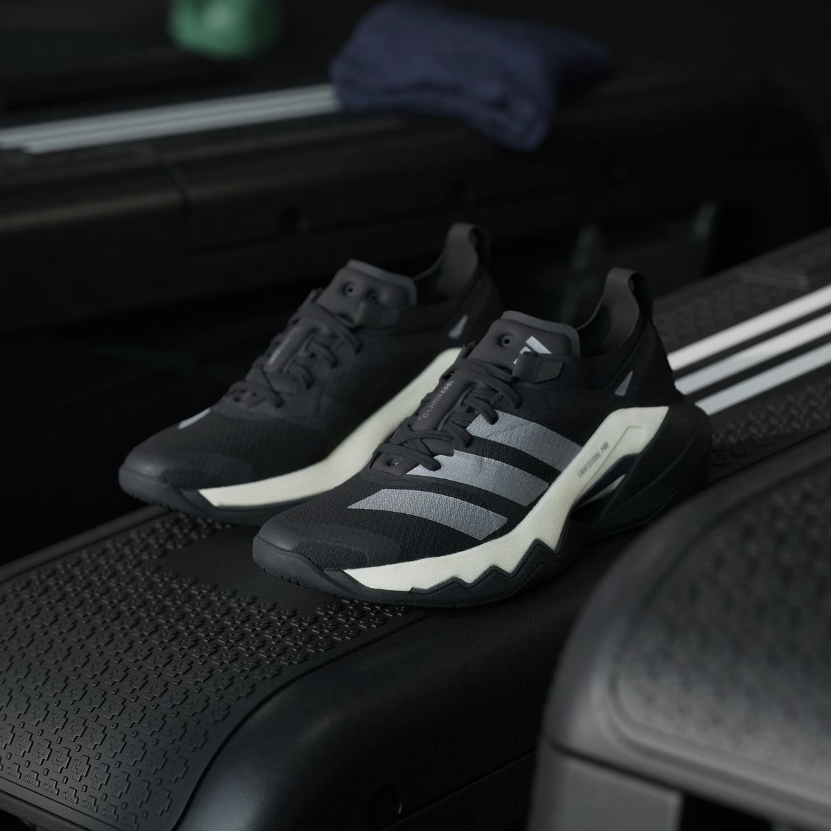 아디다스(ADIDAS) 라피드무브 프로 KK3476