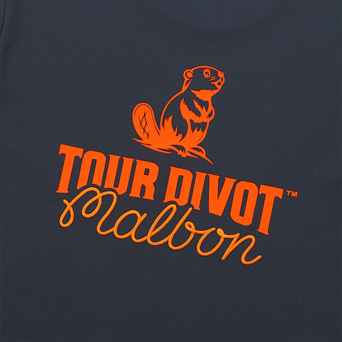 말본 골프(MALBON GOLF) [Tour Divot] 레터링 포인트 반팔 티셔츠 DARK NAVY