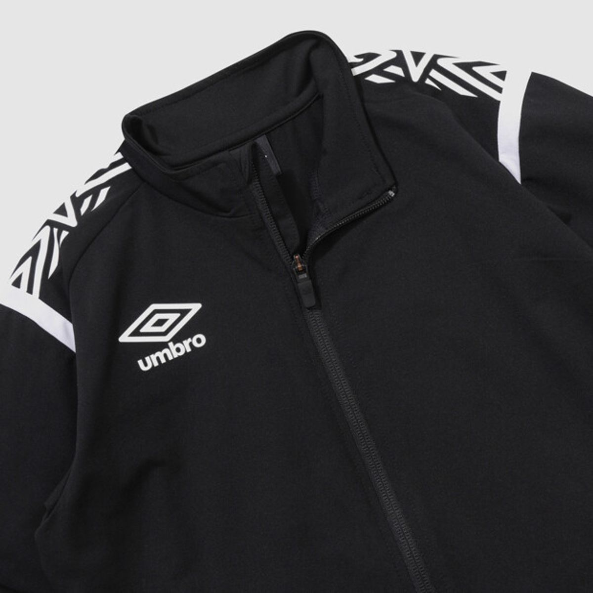 엄브로(UMBRO) 주니어 바람막이 웜업 자켓 블랙 UQ116SFT21