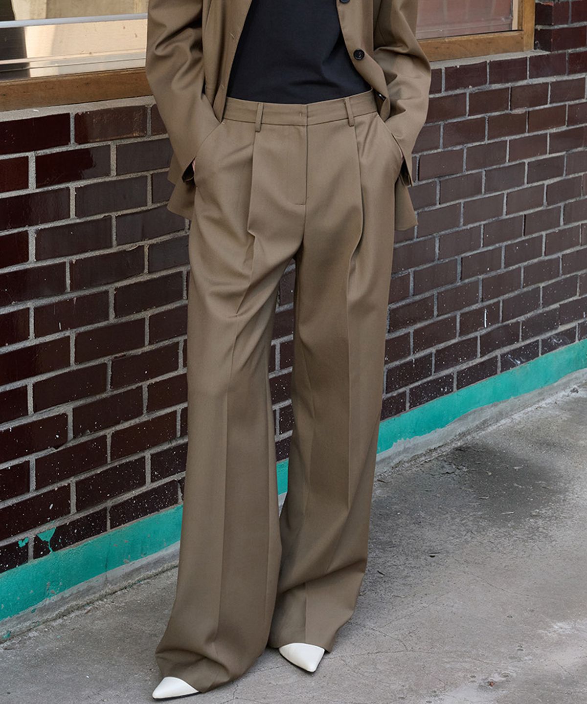 퀸스래빗(Q'SRB) Low Rise Wide-Tuck Set Slacks