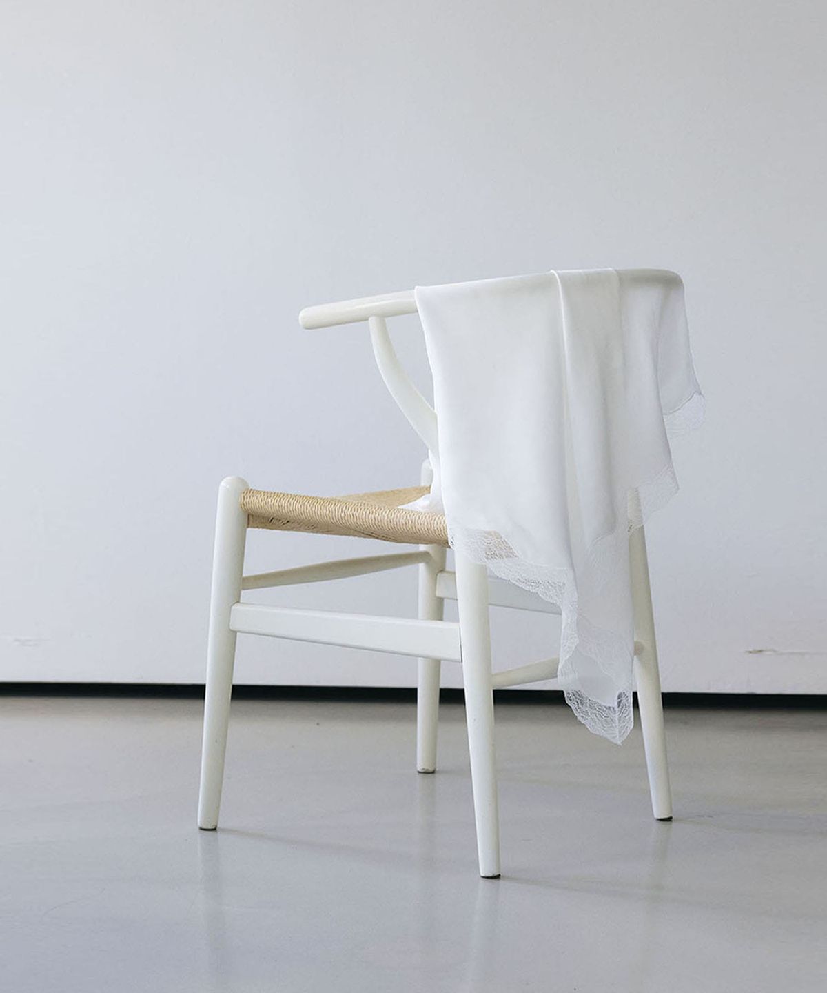 씨커슨(CKUSUN) LACE BLOCK SILK SCAFF - WHITE