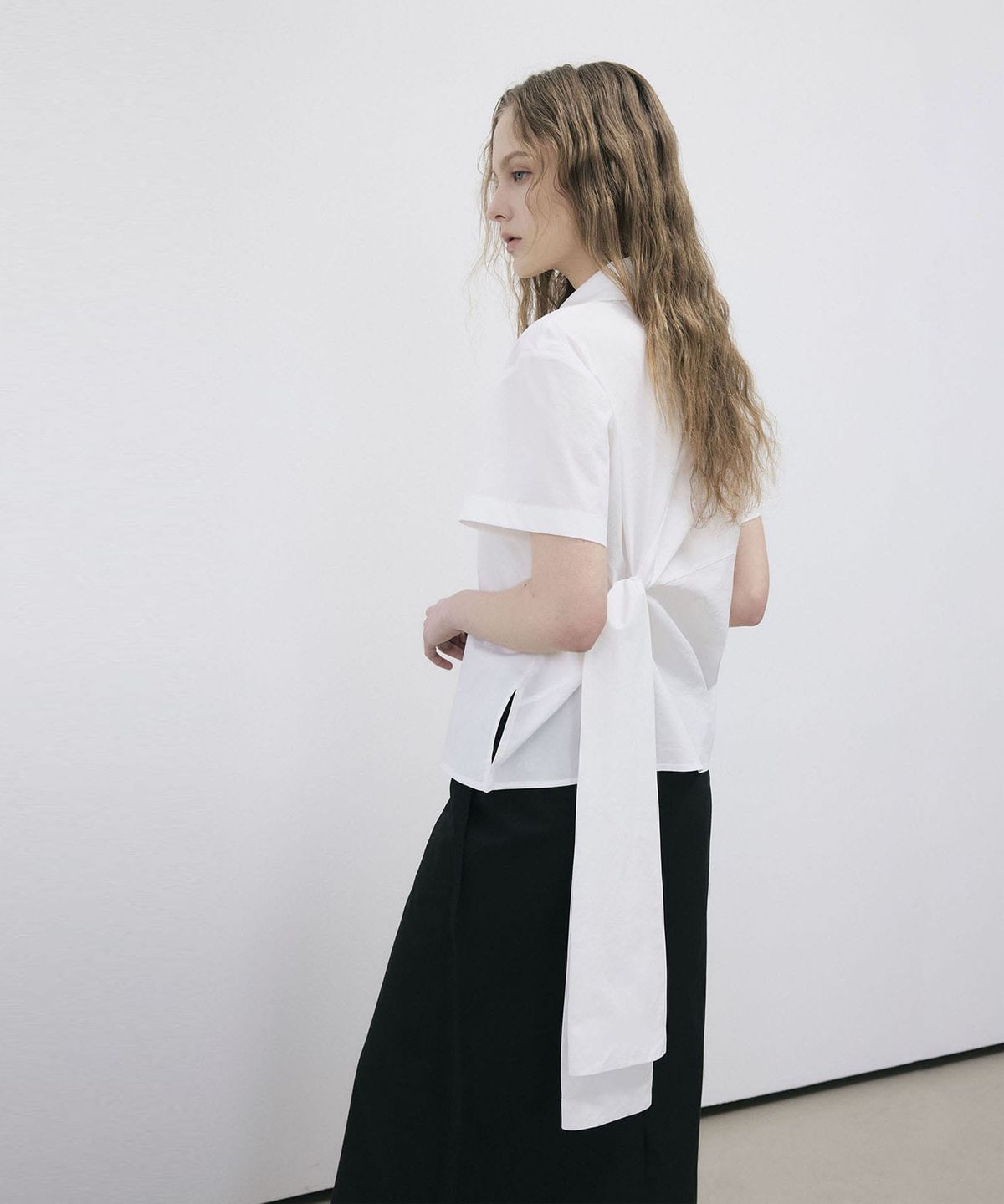 씨커슨(CKUSUN) WAIST BACK STRAP SHIRT - WHITE