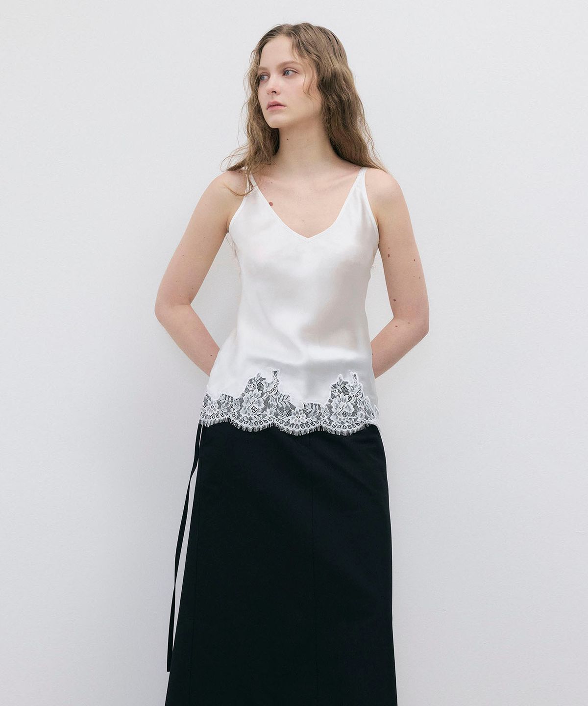 씨커슨(CKUSUN) LACE BLOCK SILK SLEEVELESS TOP - WHITE