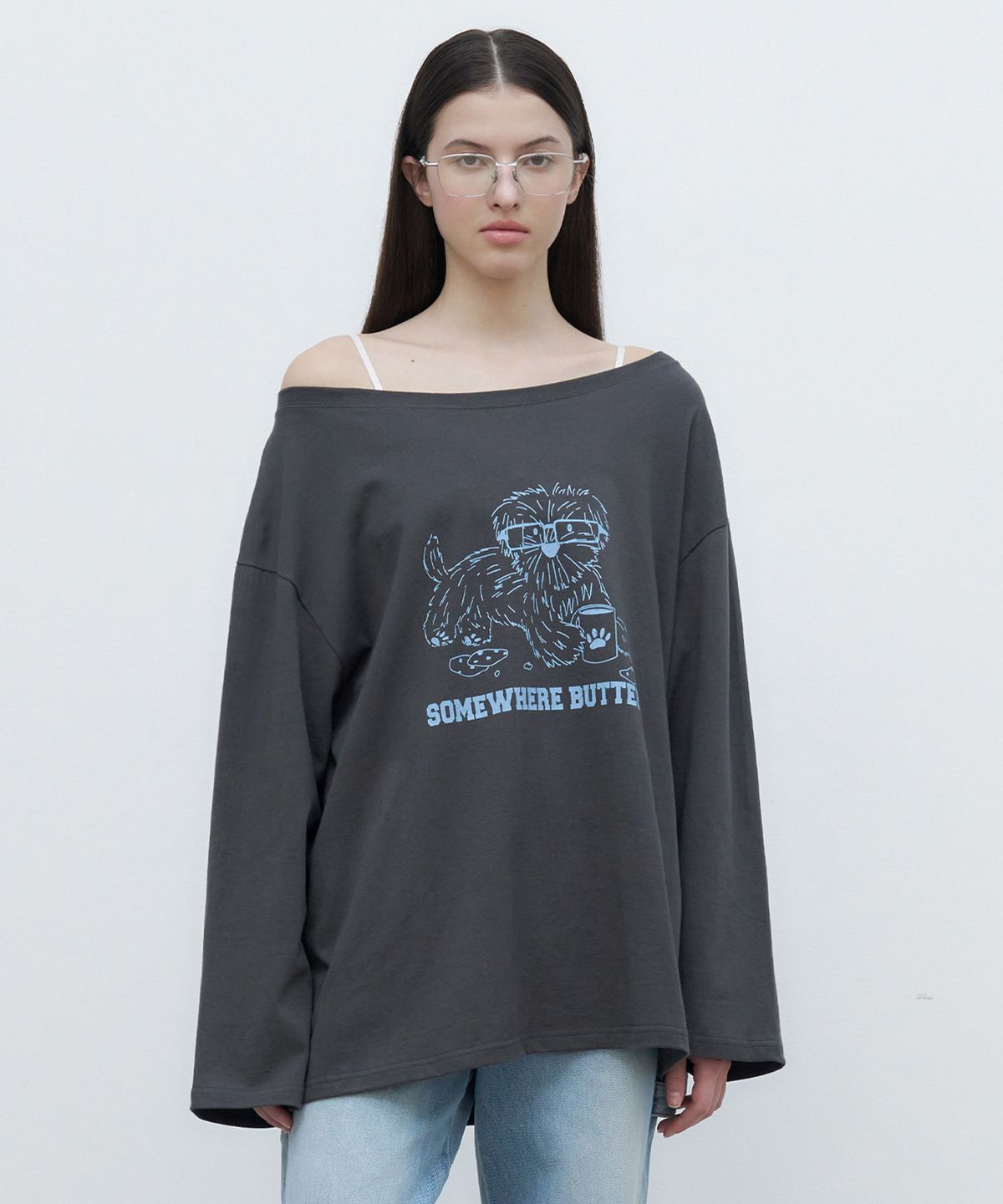썸웨어버터(SOMEWHEREBUTTER) Glasses Puppy Long Top - Charcoal