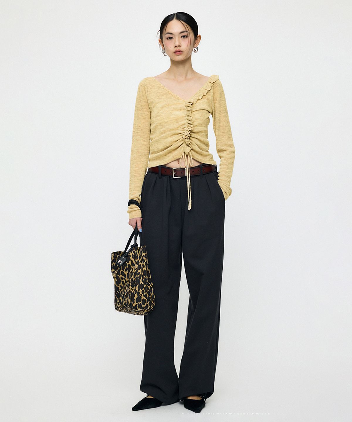 인사일런스 우먼(INSILENCE WOMEN) [MOUSSY] GATHER KNIT TOP LIGHT KHAKI