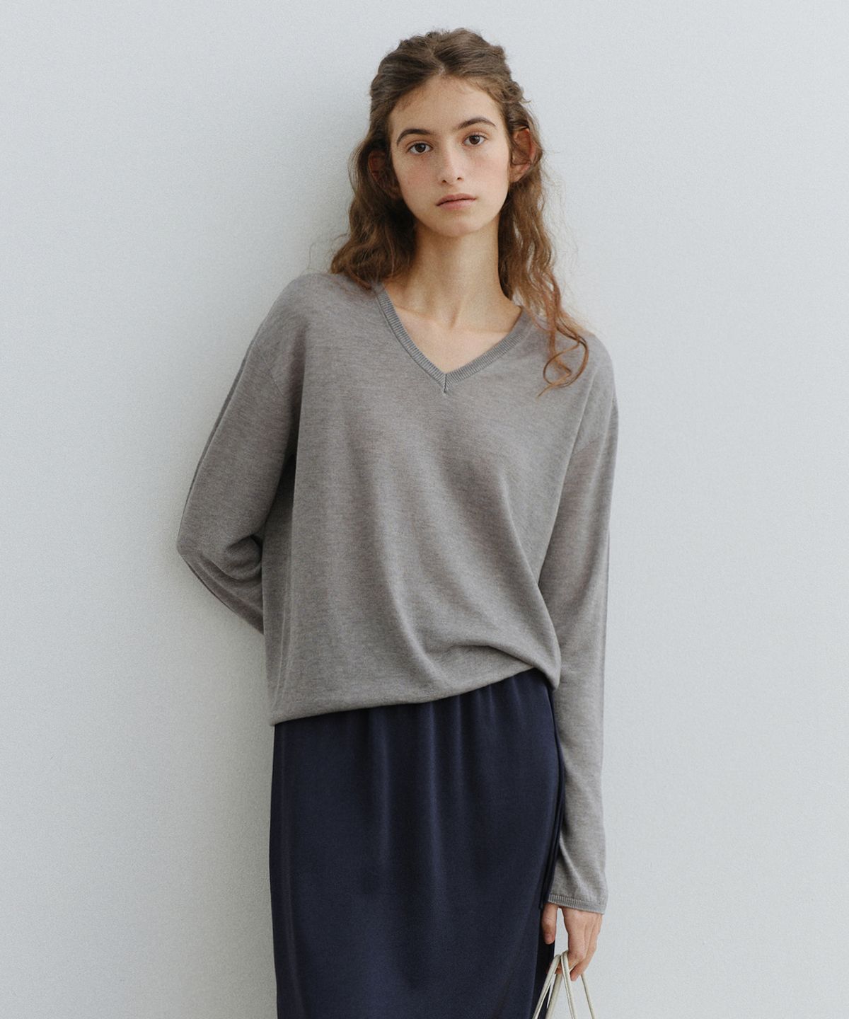 유라고(URAGO) Tencel wool V-neck knit