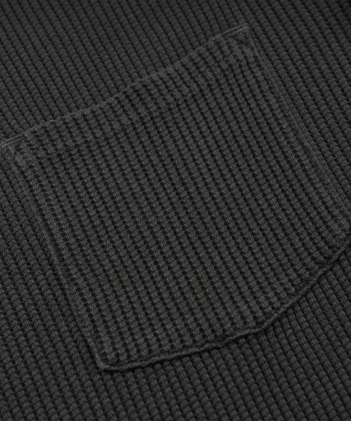 프리즘웍스(FRIZMWORKS) PIGMENT DYEING WAFFLE POCKET TEE _ CHARCOAL