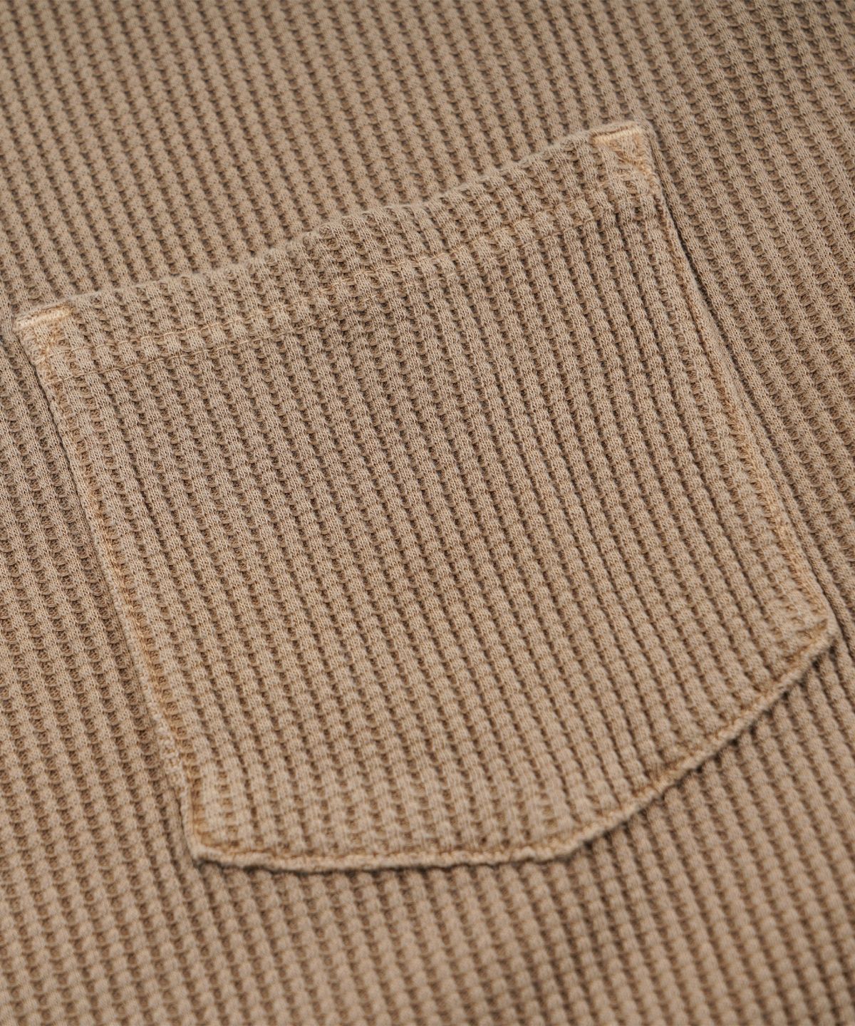 프리즘웍스(FRIZMWORKS) PIGMENT DYEING WAFFLE POCKET TEE _ TAN
