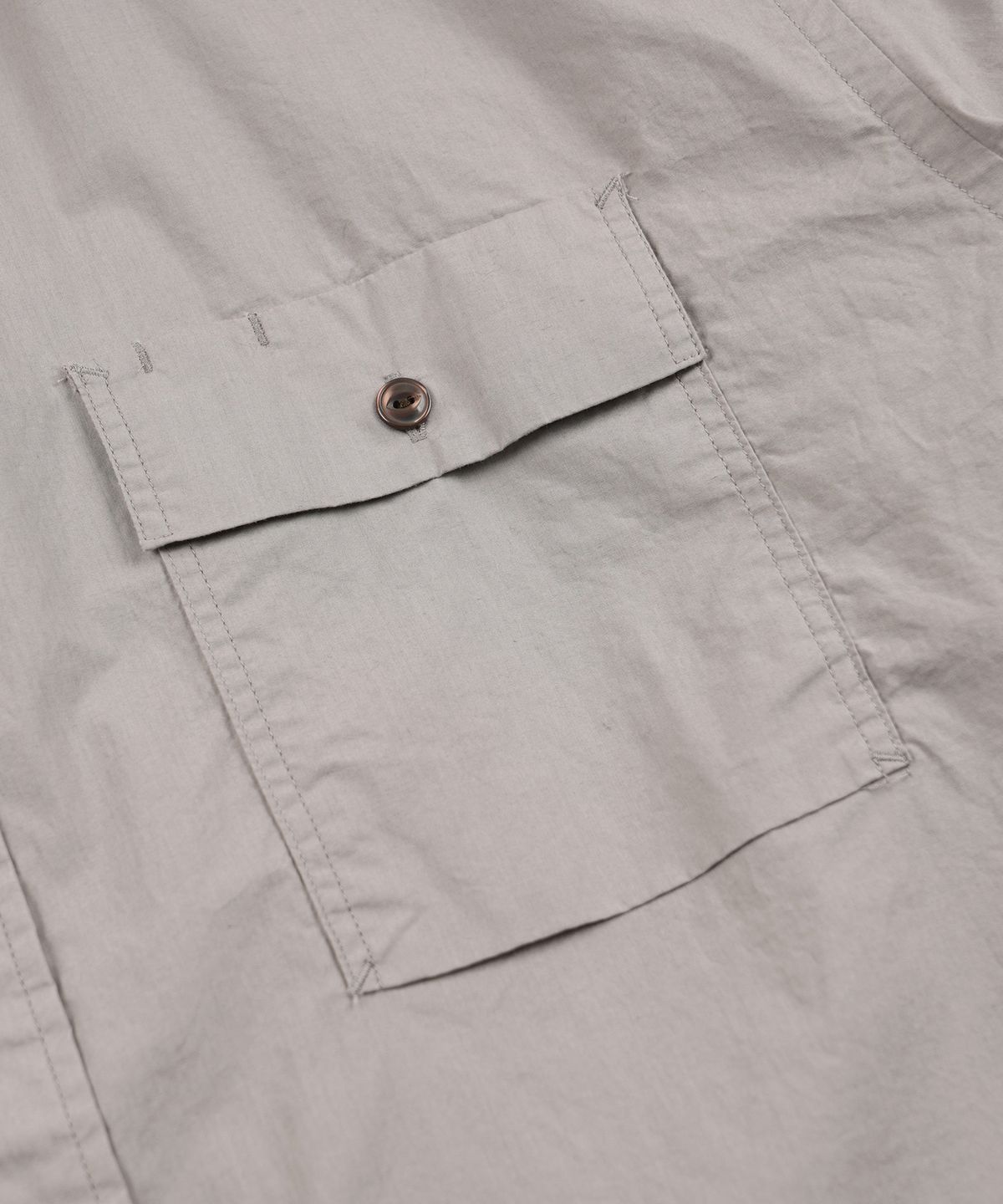프리즘웍스(FRIZMWORKS) CIGARETTE POCKET TYPEWRITER SHIRT _ MUD