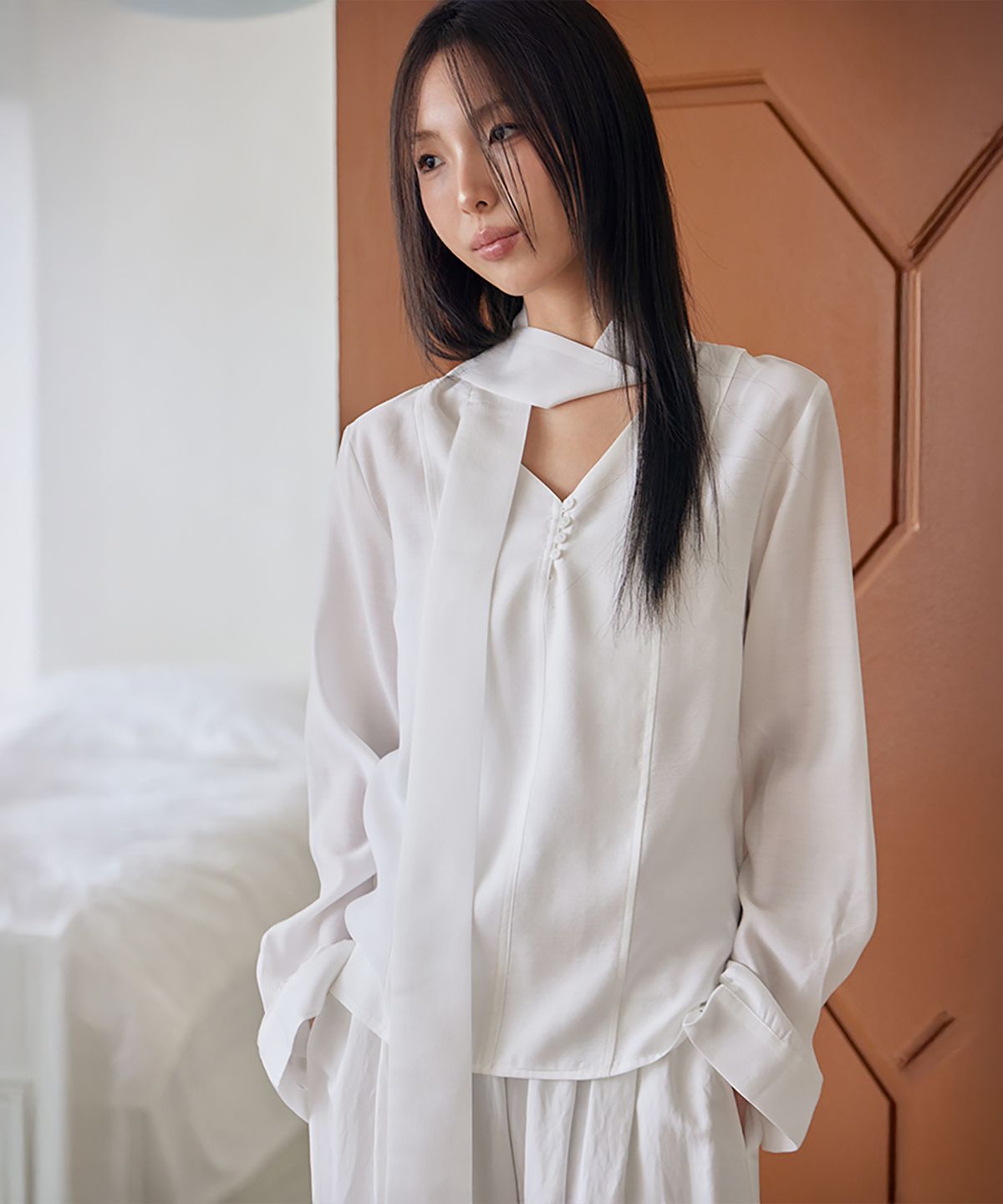 런던다다(LONDONDADA) Sheer Tie Blouse, WHITE